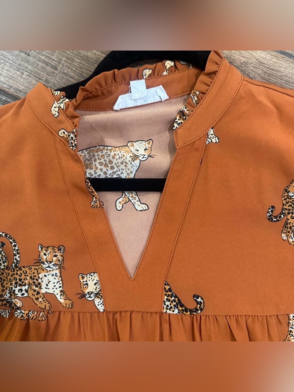THML BURNT ORANGE LEOPARD Print V-Neck Flowy Top sz Small - Picture 3 of 5